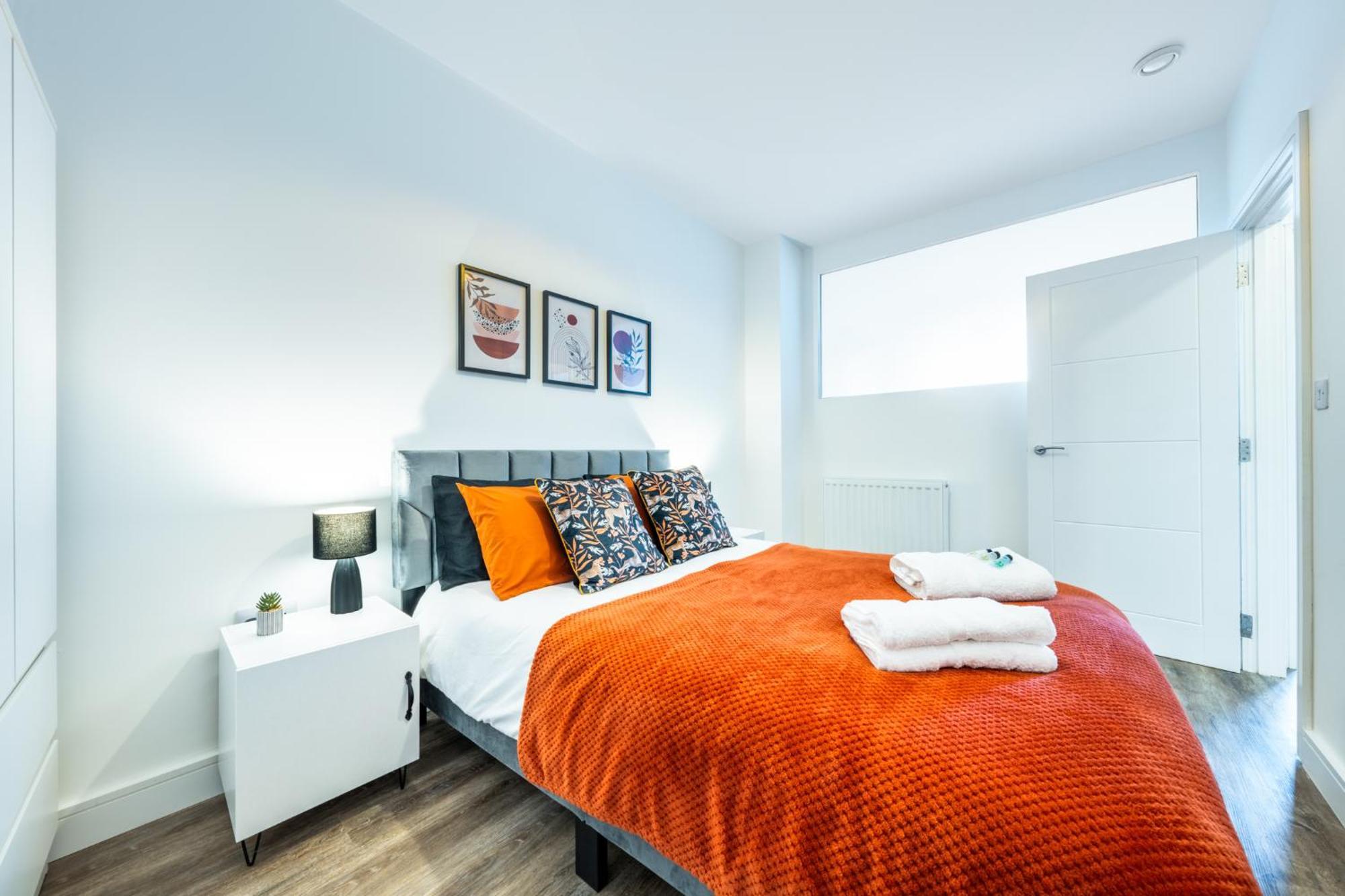 Potters Bar - Free Parking - Private Bathroom - Netflix - 4 Mins Walk To Station - 20 Mins Direct Trains To London Exterior photo